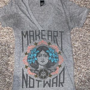 Obey make art not war tee size small